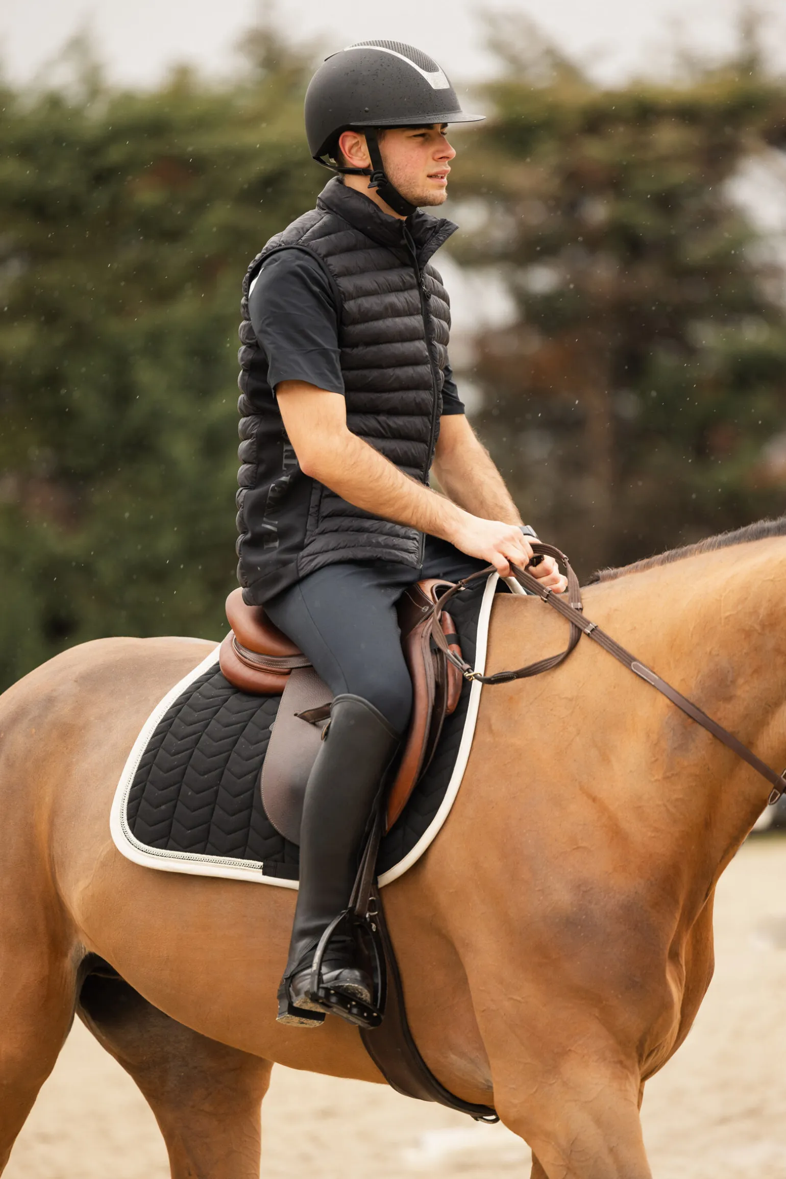 B Vertigo Simon svært lett, fôret ridevest til herre